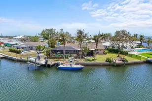 10432 Sandpiper Rd W, Bradenton, FL 34209 - Photo 1