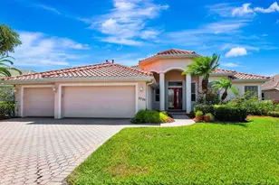 2729 Harvest Dr, Sarasota, FL 34240 - Photo 1