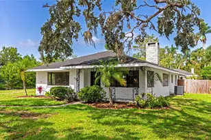 326 25th St W, Bradenton, FL 34205 - Photo 1