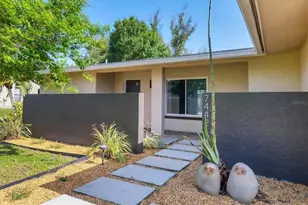 7442 N Leewynn Dr, Sarasota, FL 34240 - Photo 1