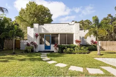 522 31st Street W, Bradenton, FL 34205 - Photo 1