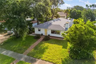 317 Harbor Dr S, Venice, FL 34285 - Photo 1