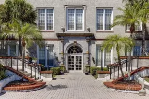 701 Mirror Lake Dr N, Saint Petersburg, FL 33701 - Photo 1