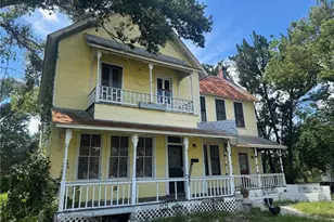 1004 26th St W, Bradenton, FL 34205 - Photo 1