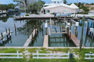 601 Baronet Ln, Holmes Beach, FL 34217 - Photo 1
