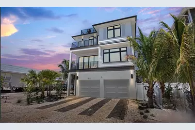 102 9th Street S, Bradenton Beach, FL 34217 - Photo 1