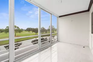 7461 W Country Club Dr N, Sarasota, FL 34243 - Photo 1