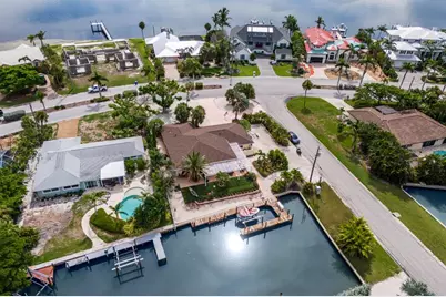 646 Key Royale Dr, Holmes Beach, FL 34217 - Photo 1