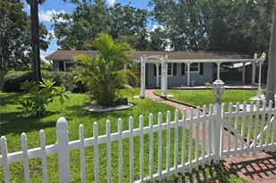 826 Lillian Ln, Sarasota, FL 34243 - Photo 1