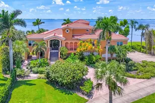 2708 Bay Dr, Bradenton, FL 34207 - Photo 1