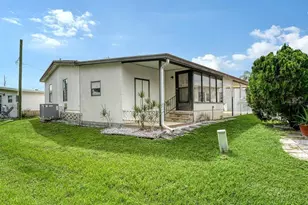 85 Southwinds Dr, Sarasota, FL 34231 - Photo 1