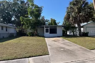 1935 Edgewater Dr, Sarasota, FL 34234 - Photo 1