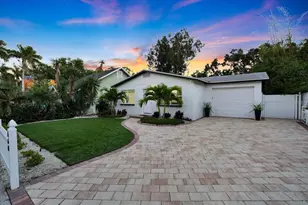 660 14th Ave S, Saint Petersburg, FL 33701 - Photo 1