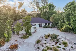 635 Tropical Cir, Sarasota, FL 34242 - Photo 1