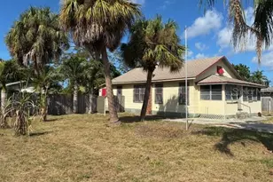2406 10th St W, Bradenton, FL 34205 - Photo 1