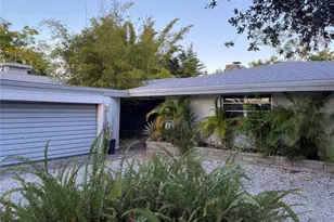 3300 Mineola Dr, Sarasota, FL 34239 - Photo 1