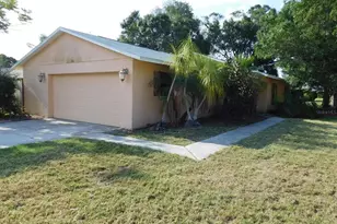 902 Plum Tree Ln, Sarasota, FL 34243 - Photo 1