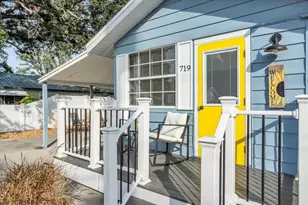 719 35th St W, Bradenton, FL 34205 - Photo 1