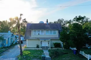 612 26th St W, Bradenton, FL 34205 - Photo 1