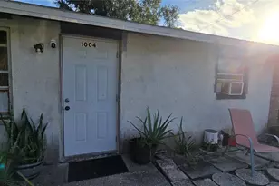 1004 58th Ave Dr E, Bradenton, FL 34203 - Photo 1