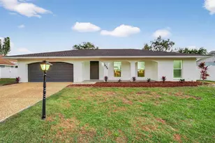 1004 Magellan Dr, Sarasota, FL 34243 - Photo 1