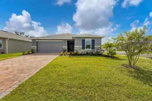 7335 34th Ct E, Sarasota, FL 34243 - Photo 1