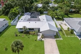 426 N Shore Dr, Sarasota, FL 34234 - Photo 1