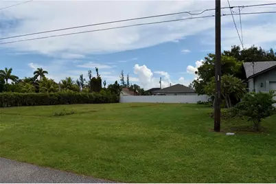 825 NE 7th Terrace, Cape Coral, FL 33909 - Photo 1
