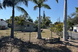 2802 5th St E, Bradenton, FL 34208 - Photo 1