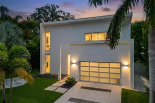 1732 Shoreland Dr, Sarasota, FL 34239 - Photo 1