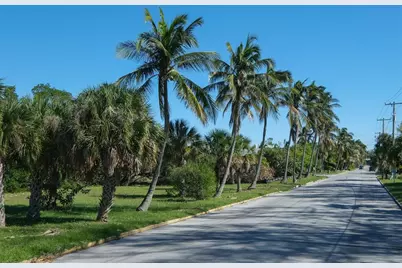 531 Broadway, Longboat Key, FL 34228 - Photo 1