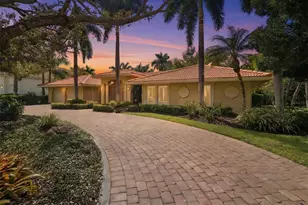 218 Robin Dr, Sarasota, FL 34236 - Photo 1