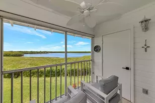 946 Sandpiper Cir, Bradenton, FL 34209 - Photo 1