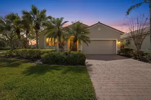 4246 65th Pl E, Sarasota, FL 34243 - Photo 1