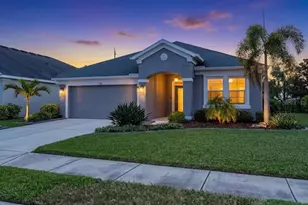 728 Rosemary Cir, Bradenton, FL 34212 - Photo 1