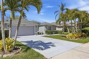 6726 W Country Club Ln, Sarasota, FL 34243 - Photo 1