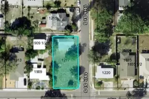 1217 19th St S, Saint Petersburg, FL 33712 - Photo 1