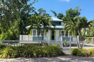 1207 13th Ave W, Bradenton, FL 34205 - Photo 1