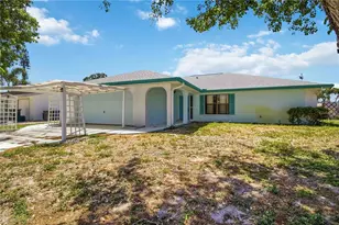 2715 27th Ave Dr W, Bradenton, FL 34205 - Photo 1
