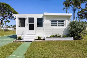 8 Sixth St, Bradenton, FL 34210 - Photo 1