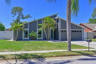 910 Plum Tree Ln, Sarasota, FL 34243 - Photo 1
