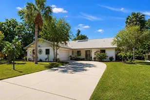 948 Winter Garden Dr, Sarasota, FL 34243 - Photo 1