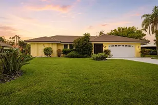 450 Rubens Dr E, Nokomis, FL 34275 - Photo 1