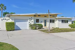 512 Key Royale Dr, Holmes Beach, FL 34217 - Photo 1