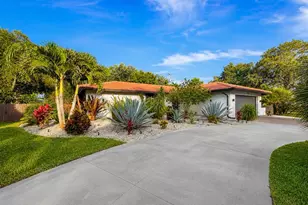 392 W Rossetti Dr, Nokomis, FL 34275 - Photo 1