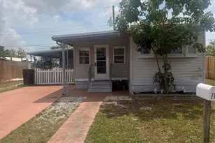 712 50th Ave Dr W, Bradenton, FL 34207 - Photo 1