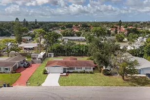 5605 9th Ave Dr W, Bradenton, FL 34209 - Photo 1