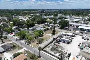 1206 27th Ave W, Bradenton, FL 34205 - Photo 1