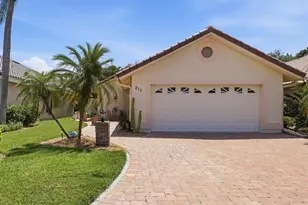 211 Carriage House Ln, Nokomis, FL 34275 - Photo 1