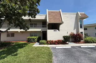 7153 W Country Club Dr N, Sarasota, FL 34243 - Photo 1